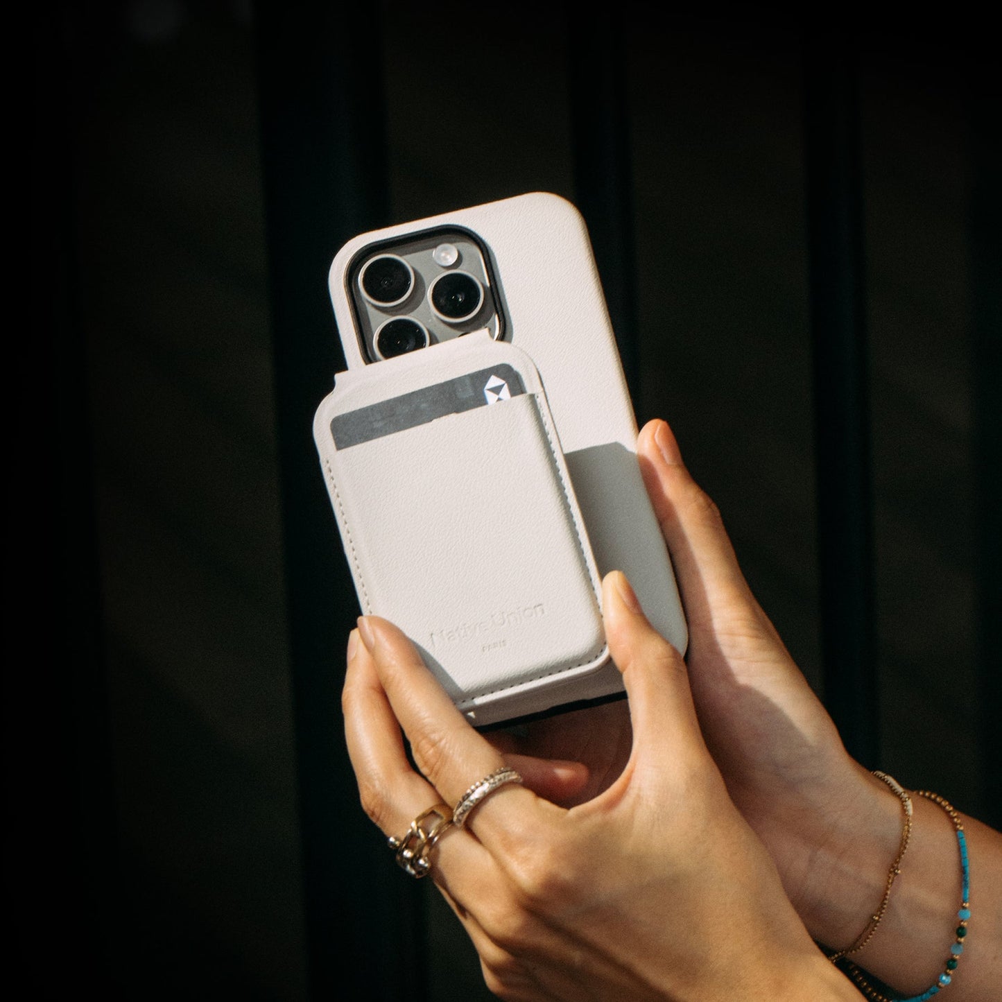 Active Magnetic Wallet Phone Stand