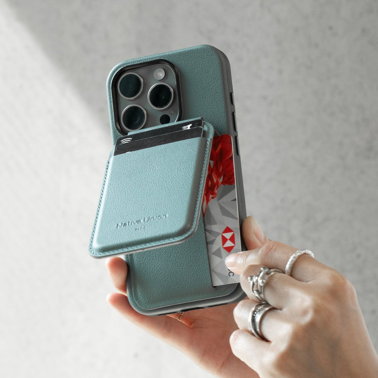 Active Magnetic Wallet Phone Stand