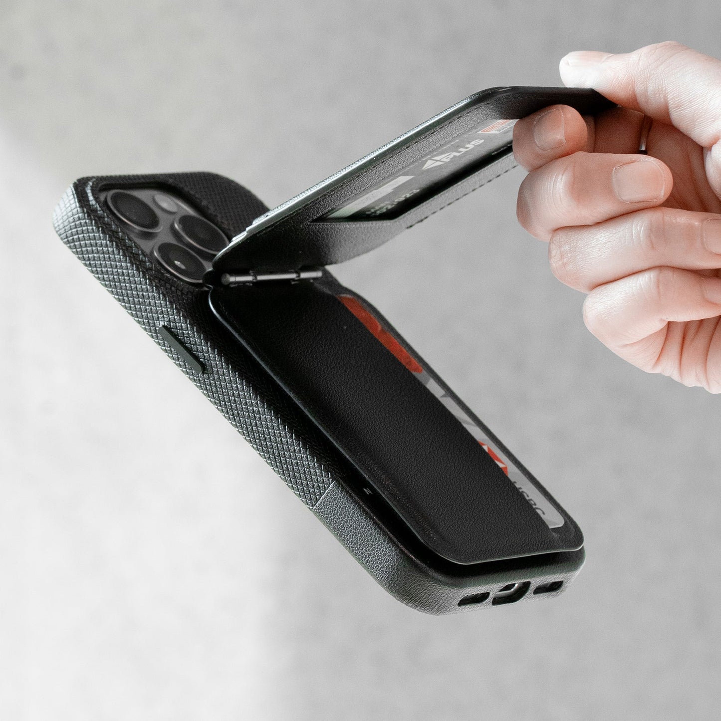 Active Magnetic Wallet Phone Stand