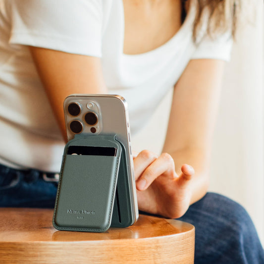 Active Magnetic Wallet Phone Stand