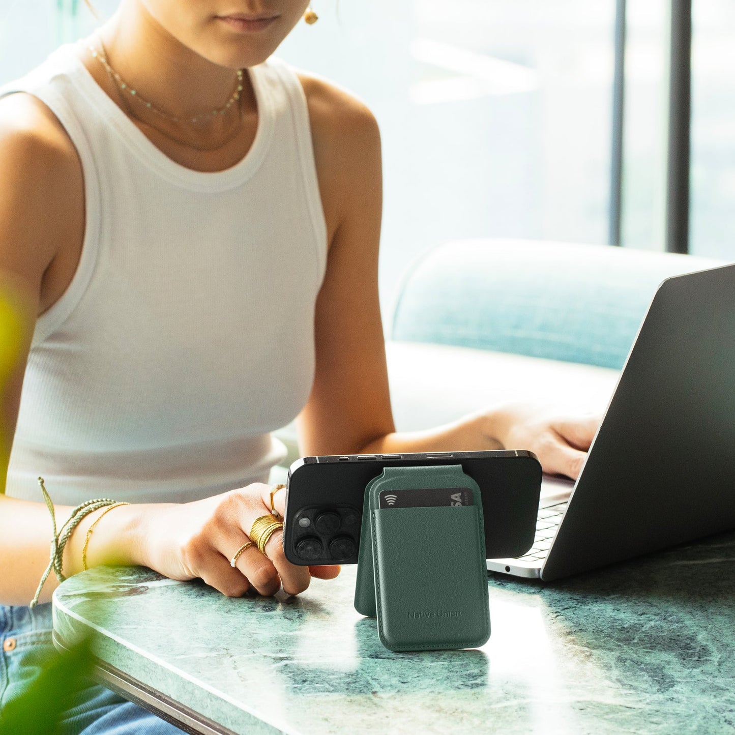 Active Magnetic Wallet Phone Stand