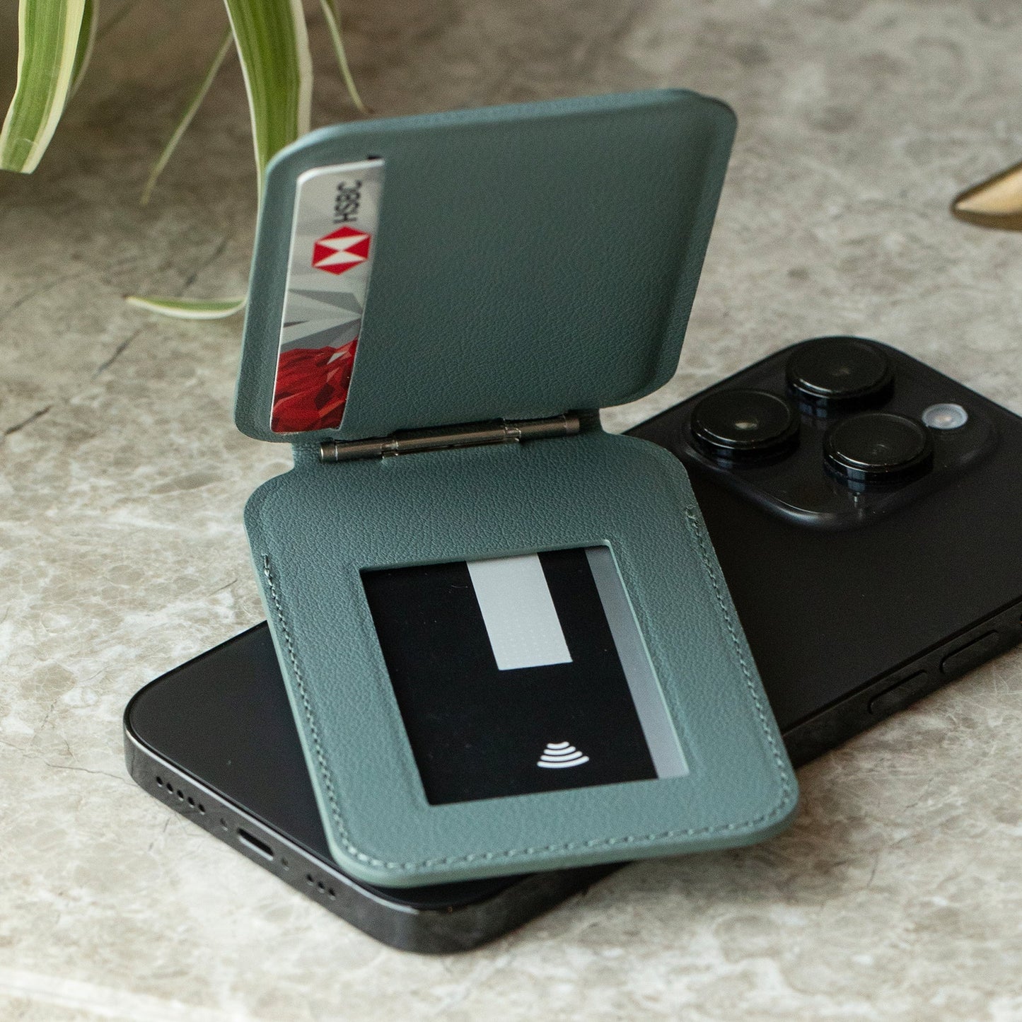 Active Magnetic Wallet Phone Stand