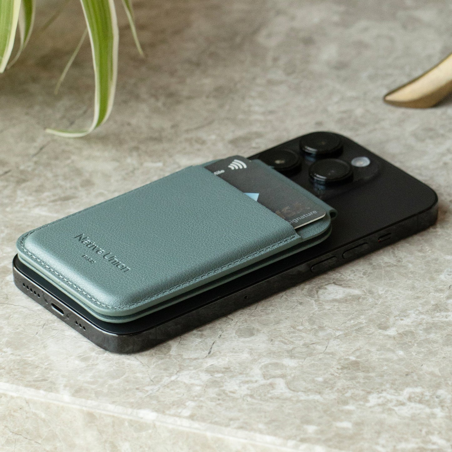Active Magnetic Wallet Phone Stand